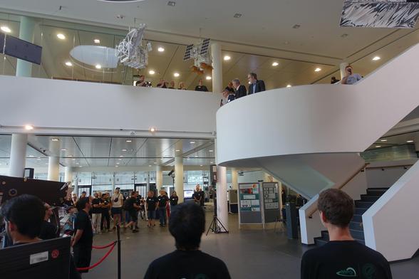 Thorsten Kleine welcoming the crowd in the foyer of the MPS